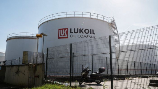 Очаква се работници от Лукойл Нефтохим Бургас да излязат на